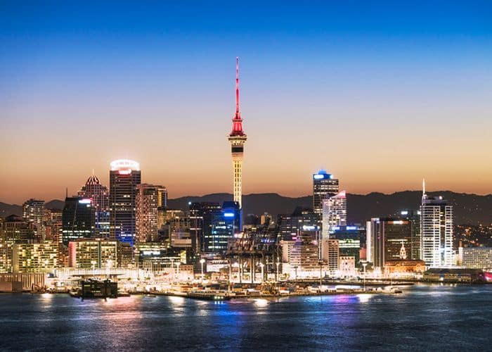 Fly from Sydney to Auckland